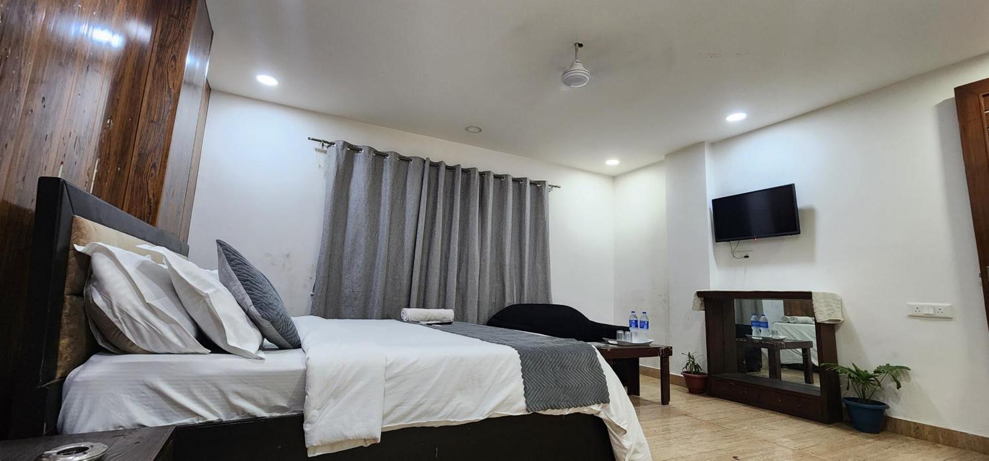 Crystel Residency By Premium Hotel New Delhi